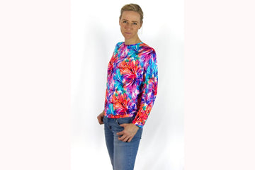 Restmenge 60 cm Viskose Jersey mit großen Blüten, weiß, bunt